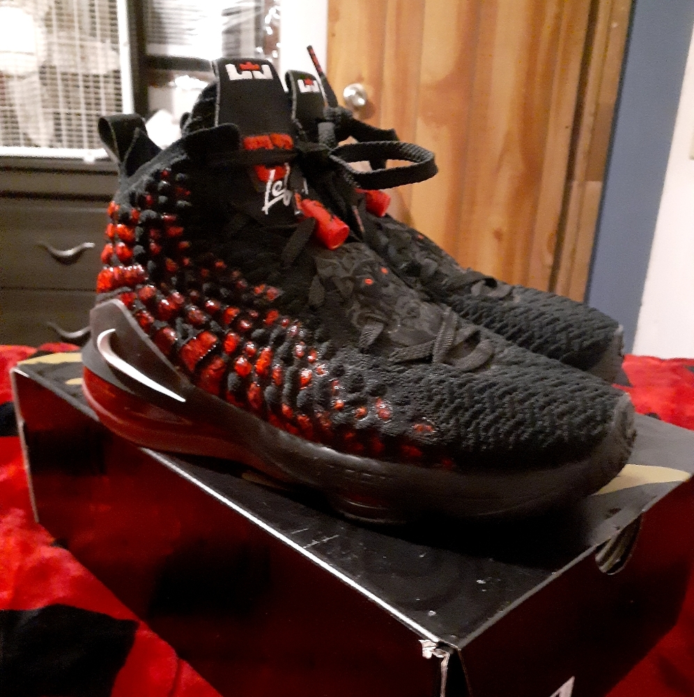 Lebron xv11
